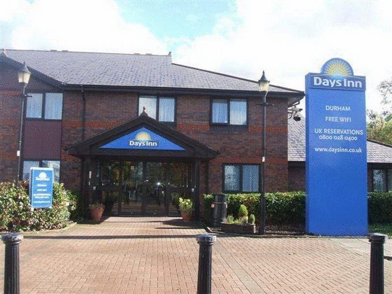 Super 8 By Wyndham Durham Hotel Buitenkant foto