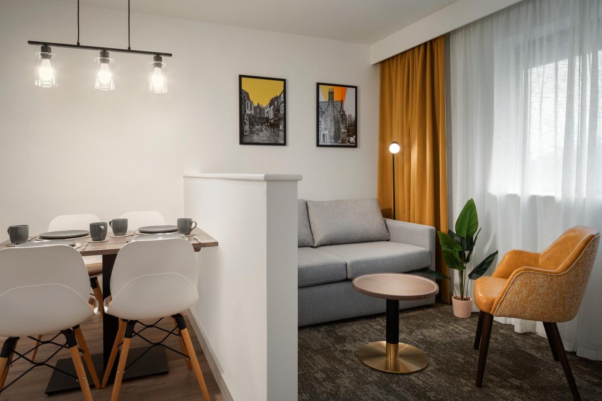 Super 8 By Wyndham Durham Hotel Buitenkant foto
