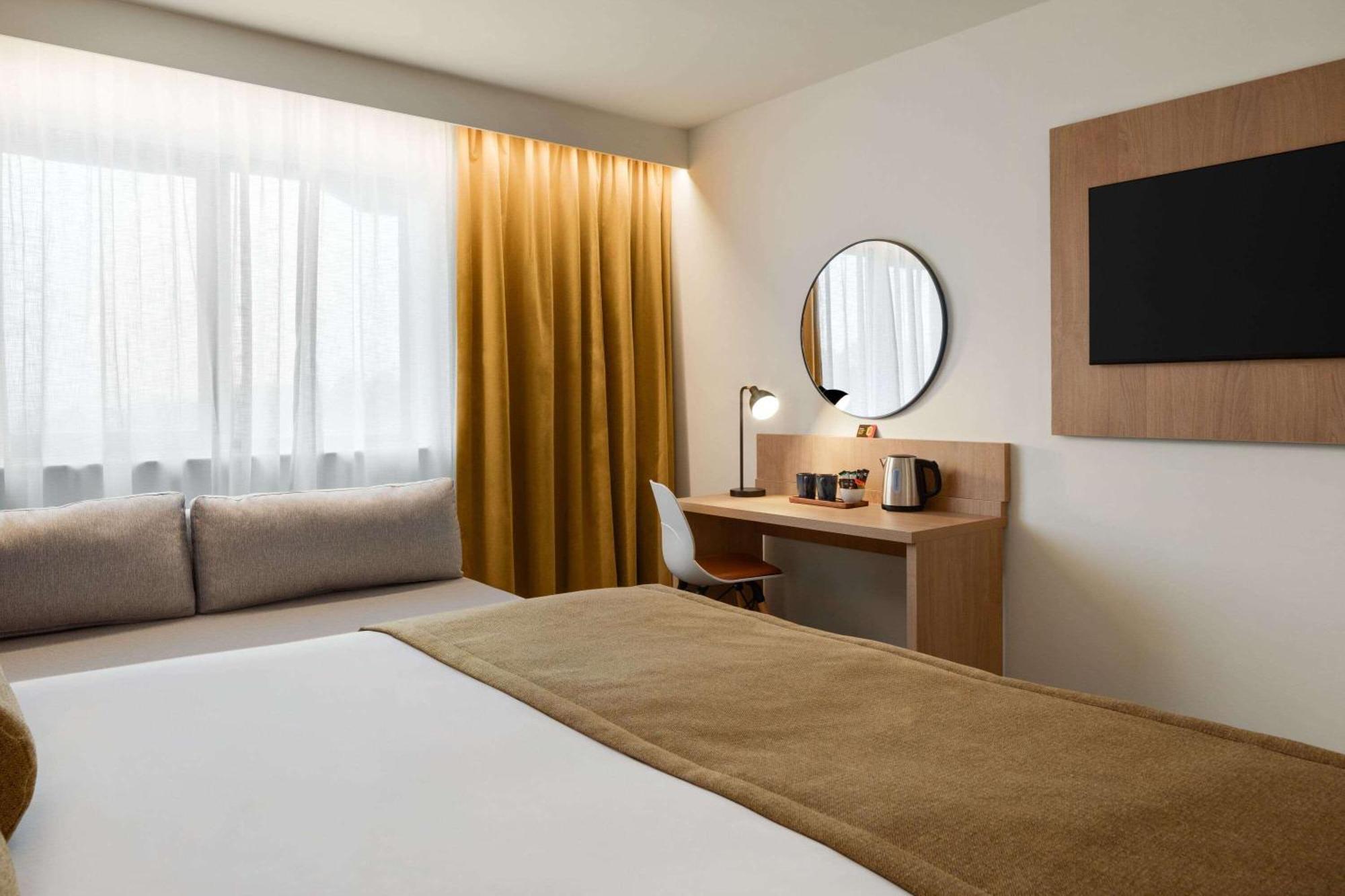 Super 8 By Wyndham Durham Hotel Buitenkant foto